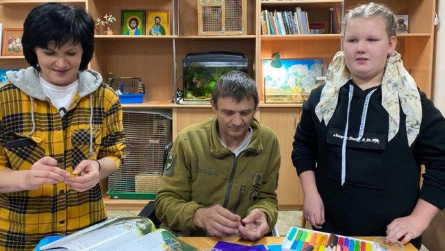 Арт-терапія для захисників: у луцькому госпіталі діти показали виставу вдячності військовослужбовцям