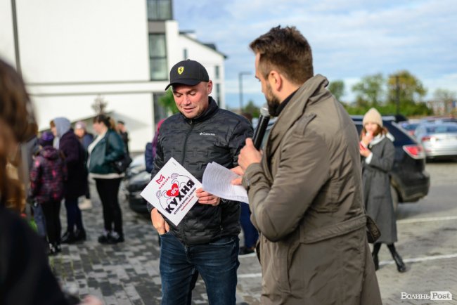 Яскраво, весело і смачно: на «Юпітері» відсвяткували День доброго сусіда. ФОТОРЕПОРТАЖ*