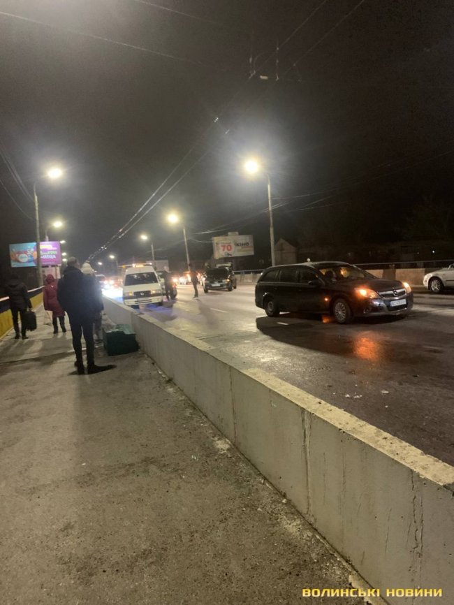 Міст на Перемоги у Луцьку - заблокований: ще одна масштабна ДТП