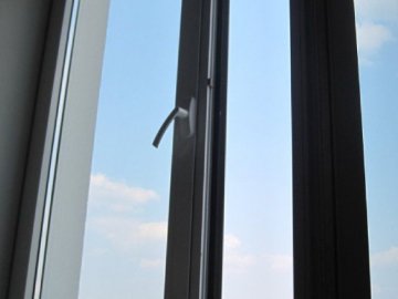 У Кривому Розі подружжя пенсіонерів викинулося з вікна