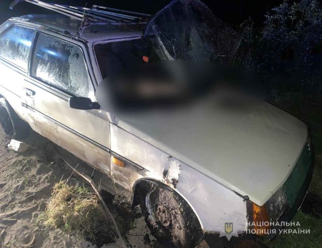 Трагічна аварія на Волині: авто злетіло у ставок, загинули двоє людей