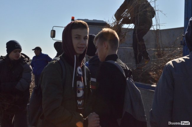 Екологічна акція у Промені, або Як у шквальний вітер народжувався новий ліс. ФОТО