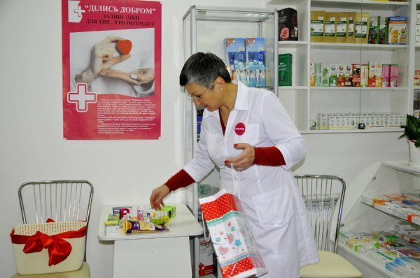 Луцьк: в Аптеці краси та здоров'я триває благодійна акція «Ділися добром»