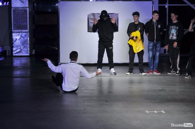 Свято краси і моди: як мийку в Луцьку перетворили на модний подіум