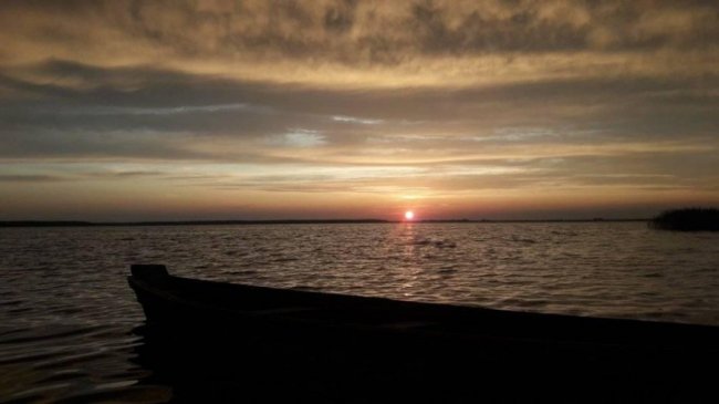 Край неба палає: казковий захід сонця на Світязі. ФОТО