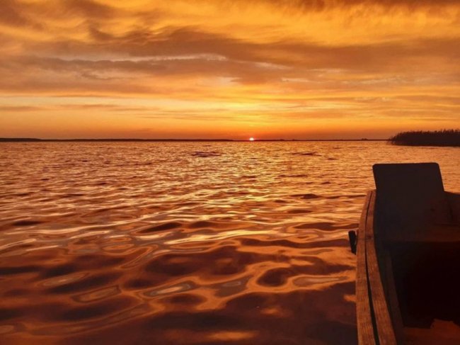 Край неба палає: казковий захід сонця на Світязі. ФОТО