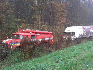 На трасі «Устилуг – Луцьк - Рівне» вантажівка злетіла з дороги у кювет. ФОТО