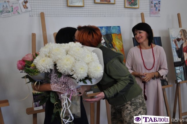 У Луцьку відкрили виставку неймовірних картин доньки загиблого героя. ФОТО