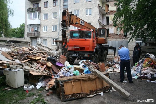 «Боялася ночувати, а дітей взагалі в квартиру не пустила», - жителька обваленого будинку 