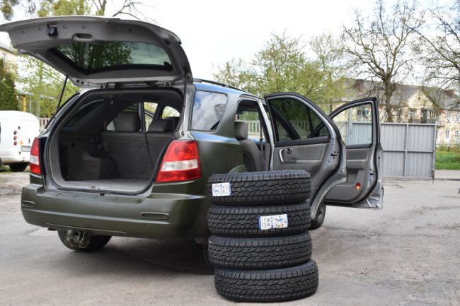 Працівники Луцького комбінату шкільного та студентського харчування придбали для волинських бійців автомобіль. ВІДЕО