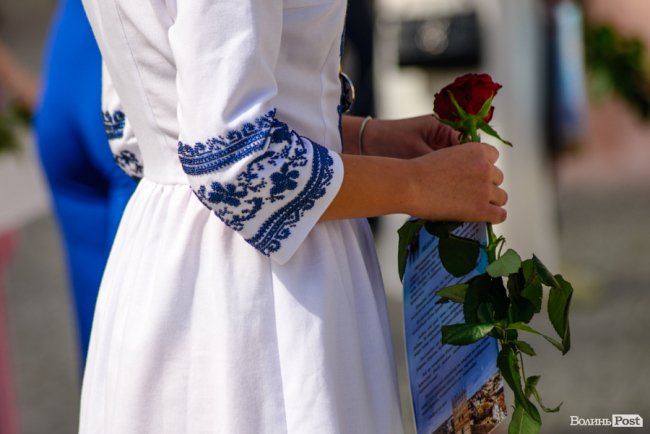 130 випускників луцьких шкіл урочисто отримали медалі: як це було. ФОТОРЕПОРТАЖ