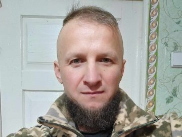 «Дякуємо за Україну»: воїна з Волині нагородили «Золотим хрестом» від Залужного