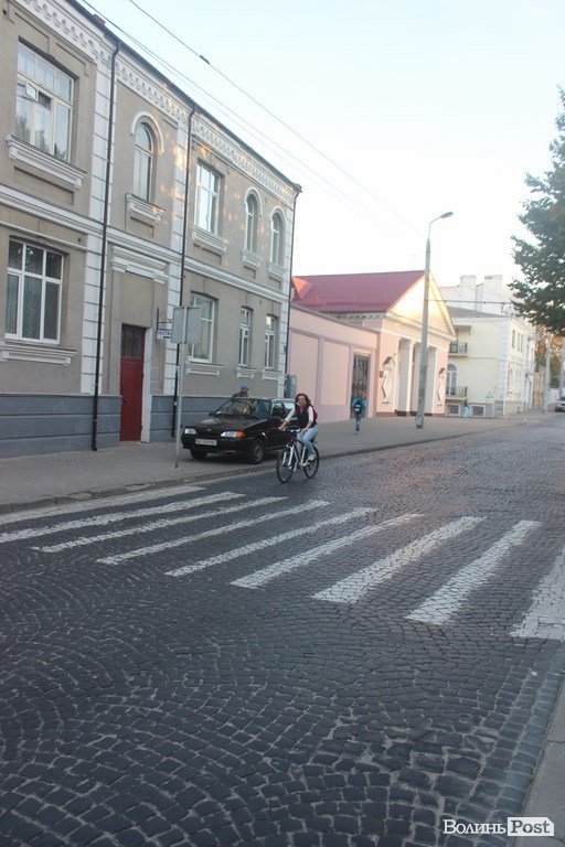 Луцьких чиновників привчали їздити на велосипеді. ФОТО