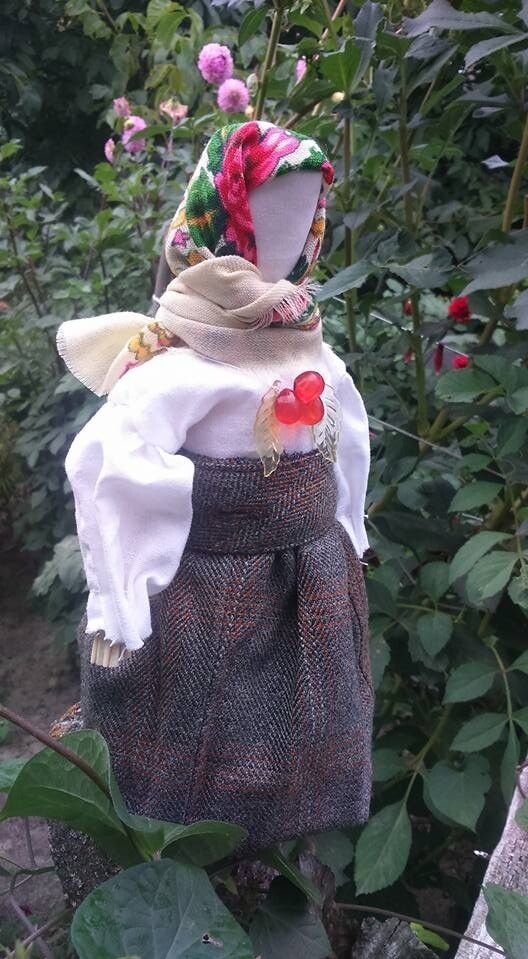 Волинська майстриня розповіла, як виготовляє унікальні ляльки-мотанки