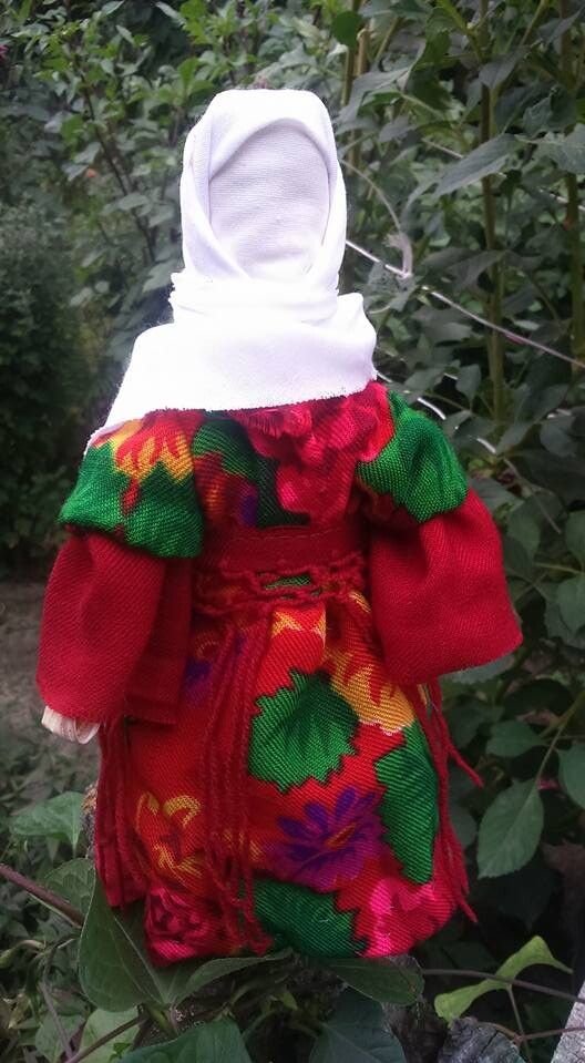 Волинська майстриня розповіла, як виготовляє унікальні ляльки-мотанки