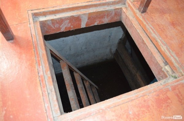 Всі банки у підвалі - у мулі, - каже Галина Гресик