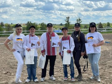 Вперше в Україні у змаганнях з кінного спорту взяли участь «сонячні» діти з Луцька. ФОТО