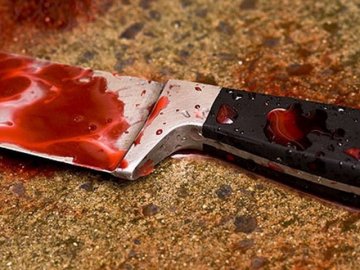 У тролейбусі ножем поранили чоловіка, який заступився за дівчину