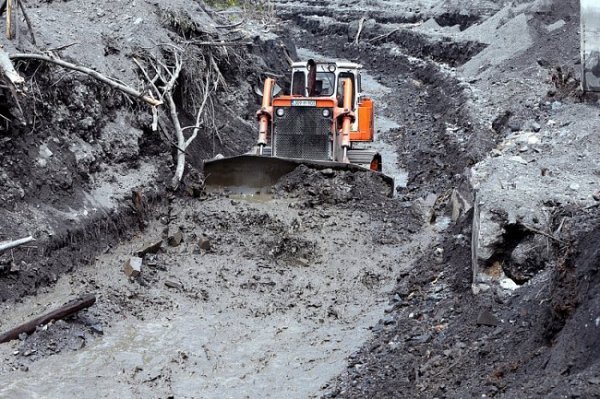 Сильні дощі в Європі змили дороги. ФОТО