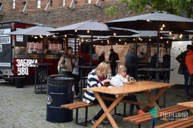 Дощ, холод і ріки пива: у Луцьку триває фестиваль. ФОТО