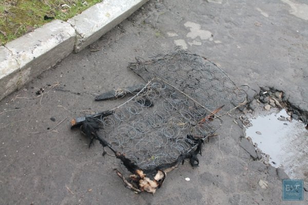 На Волині - пожежа: у багатоквартирному будинку згорів балкон. ФОТО