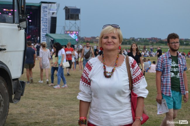 Не молоддю єдиною: як на «Бандерштаті» відпочивають «поважні» фестивальники. ФОТО 