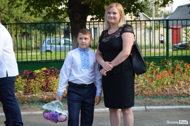 Перший дзвоник у луцькій школі №17. ФОТО