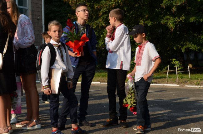 Перший дзвоник у луцькій школі №17. ФОТО