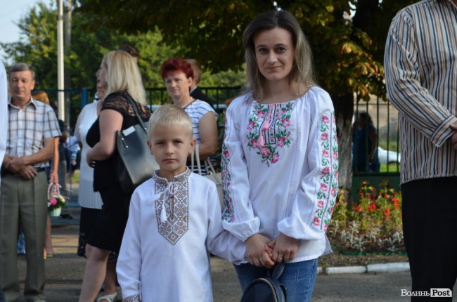 Перший дзвоник у луцькій школі №17. ФОТО