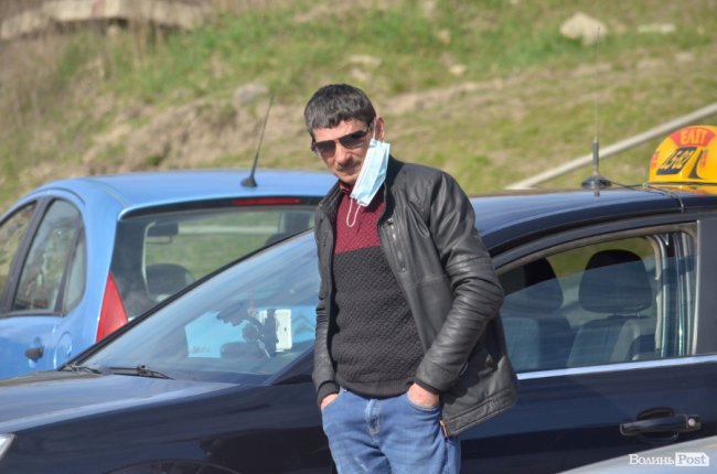 У Луцьку влаштували масову дезінфекцію таксі. ФОТО