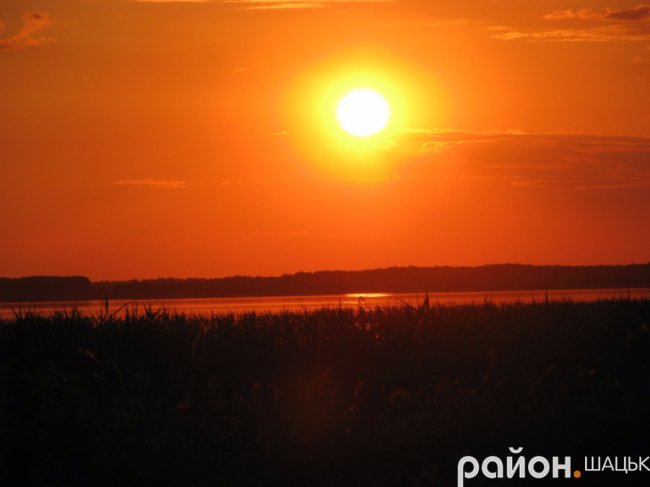 Палаюче небо: фото заходу сонця на Світязі