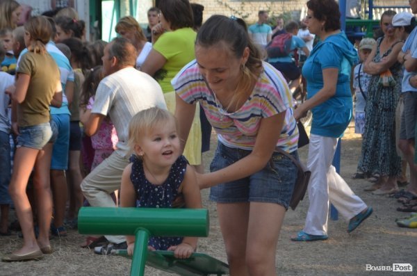 У луцьких дворах - нові спортивні майданчики. ФОТО