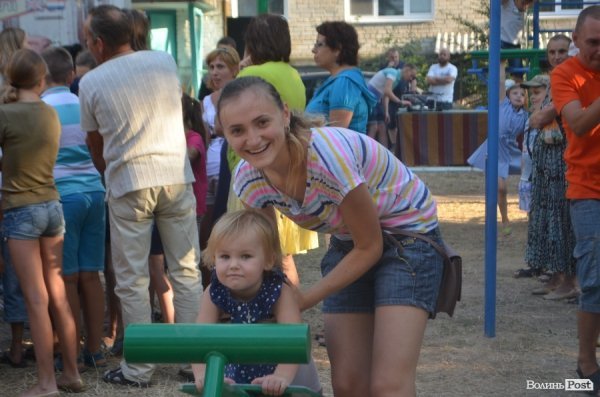 У луцьких дворах - нові спортивні майданчики. ФОТО