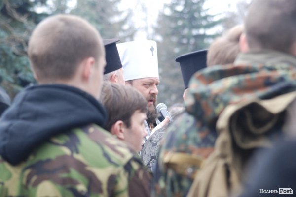 Луцьк сумує: хода до могили Героя Майдану. ФОТО