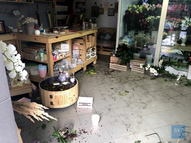 На Волині п'яний чоловік розтрощив магазин та авто колишньої дружини. ФОТО. ВІДЕО