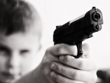 Під Дніпром хлопчик знайшов пістолет і прострелив собі руку