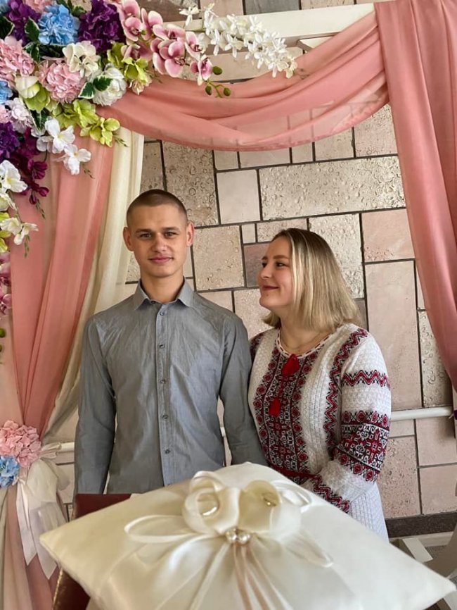 Кохання під час війни: у Нововолинську одружилася 21 пара. ФОТО 