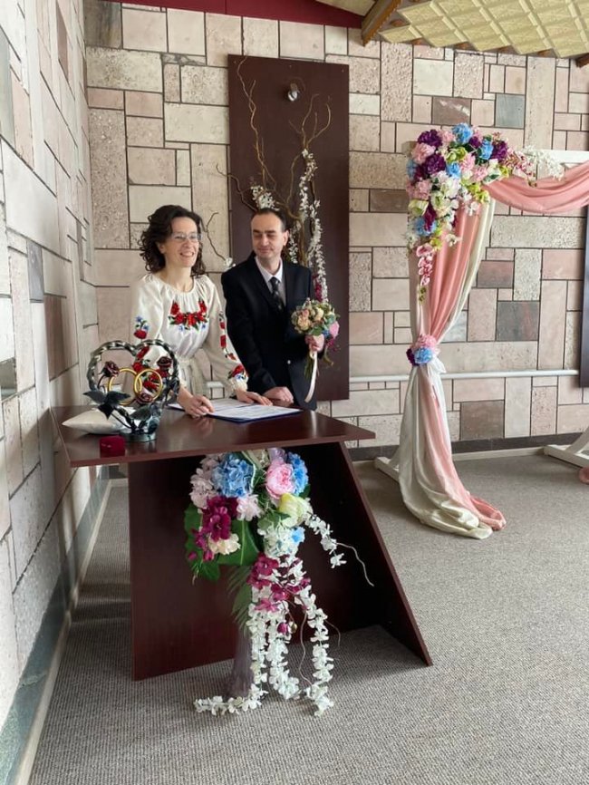 Кохання під час війни: у Нововолинську одружилася 21 пара. ФОТО 