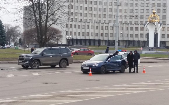 У Луцьку позашляховик протаранив Volkswagen. ФОТО