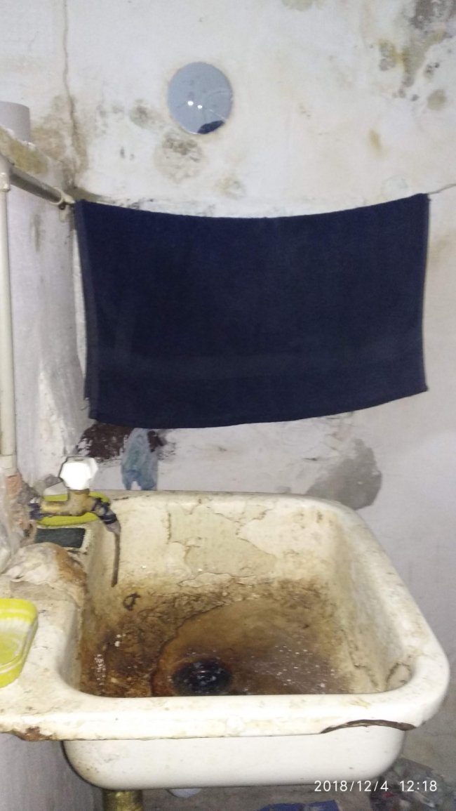 Сморід, іржа і пліснява: показали жахливі умови у волинській колонії. ФОТО