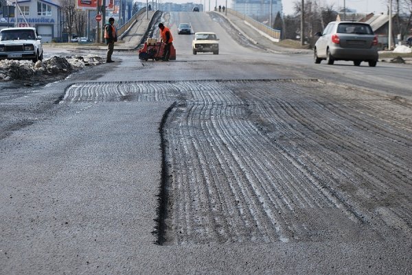 У Луцьку ремонтують дороги. ФОТО