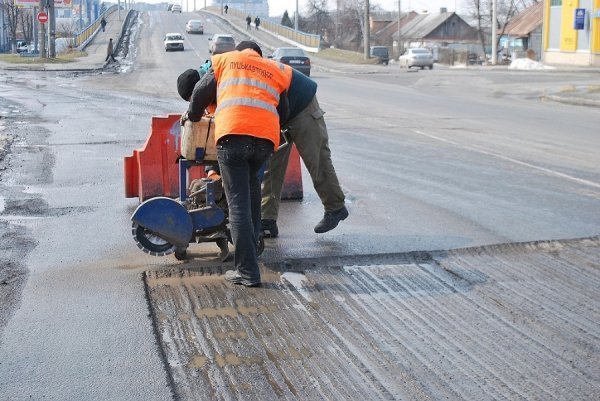 У Луцьку ремонтують дороги. ФОТО