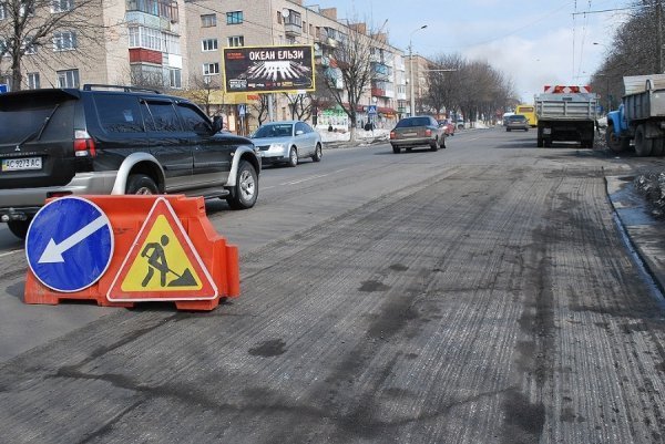 У Луцьку ремонтують дороги. ФОТО