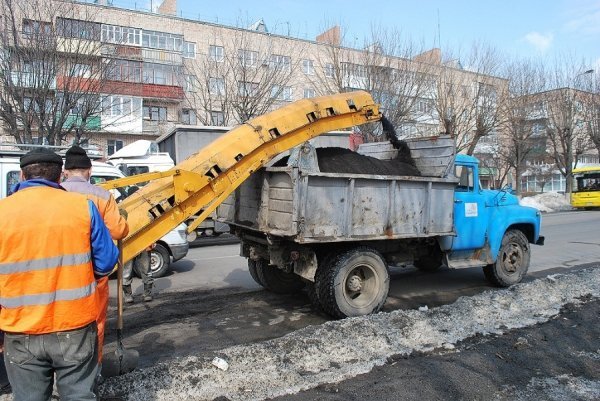 У Луцьку ремонтують дороги. ФОТО