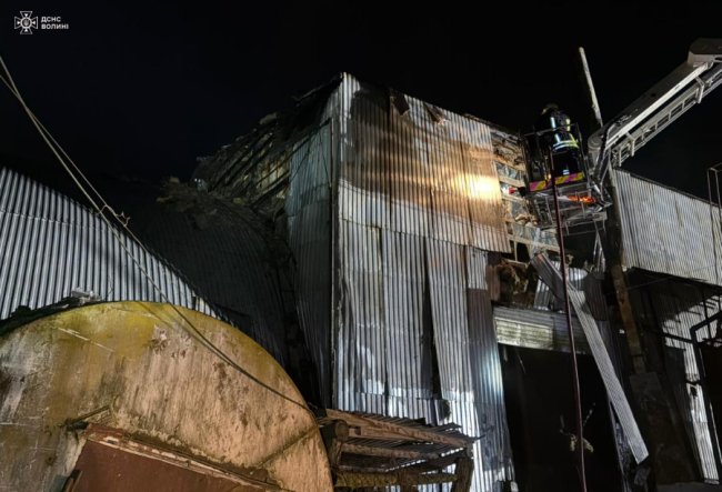 Через порушення правил безпеки на Волині спалахнув ангар