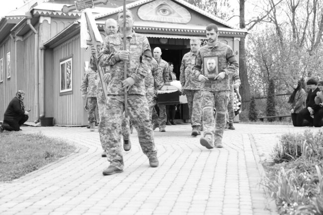 Луцька громада попрощалася з двома захисниками України – Петром Нестеренком та Максимом Базиляном