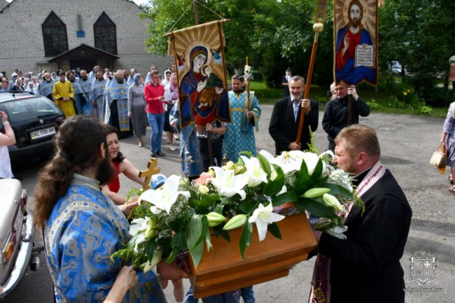 До Луцька привезли чудотворну мироточиву ікону. ФОТО