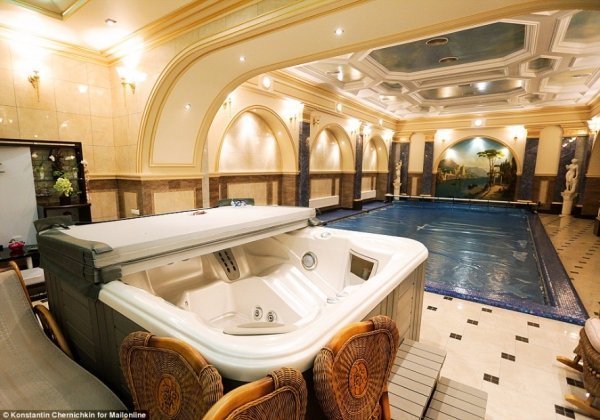 Що залишилось від палацу Пшонки. ФОТО