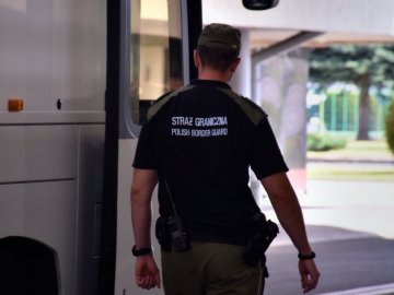 Восьмеро українців нелегально працювали у Польщі водіями на рейсових автобусах