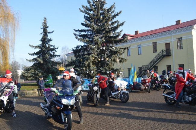 У Ковелі біля міської ялинки – з'їзд «Миколаїв» на мотоциклах. ФОТО